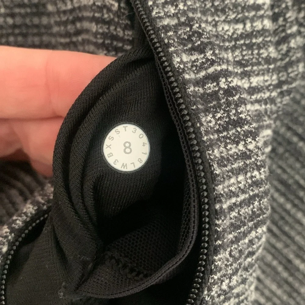 Lululemon Run Briskly 1/2 Zip Pullover Long Sleeve Top in Coco Pique Black White